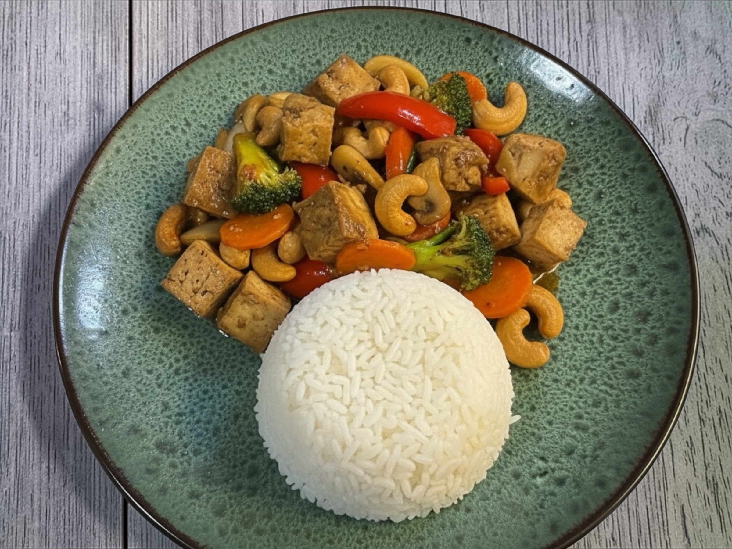 Räkor / biff / kyckling med cashewnötter (medelstark)